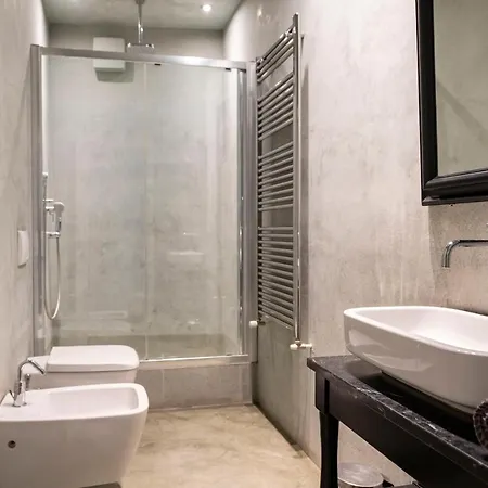 Boutique With Private And Garden Oasis