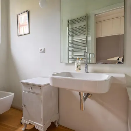 Apartman Boutique With Private And Garden Oasis *